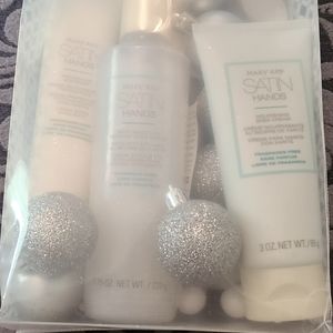 Brand New Mary Kay Satin Hands Set Fragrance free